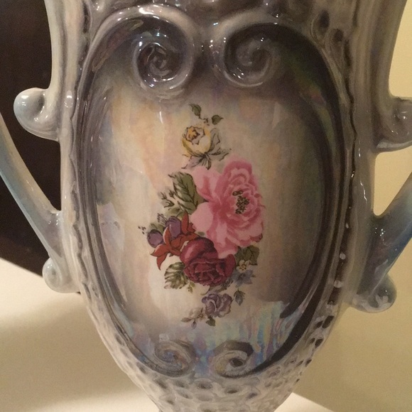 Rare Taiwan floral double handled vases - Picture 4 of 8